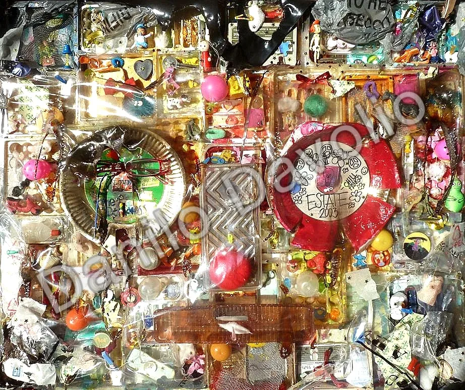 Rubbish men II, 2013, Plastica, olio, materiali vari